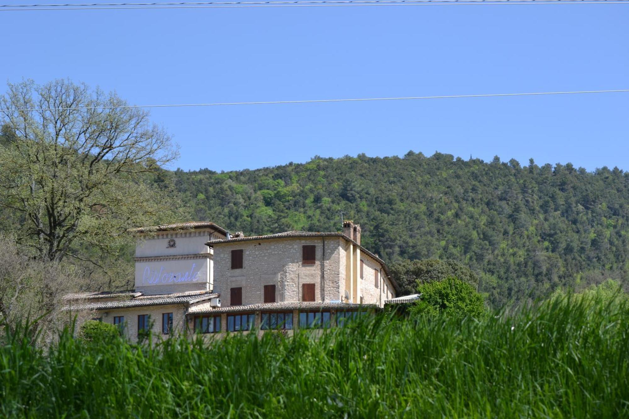 Gasthaus Valle Rosa Spoleto Exterior foto