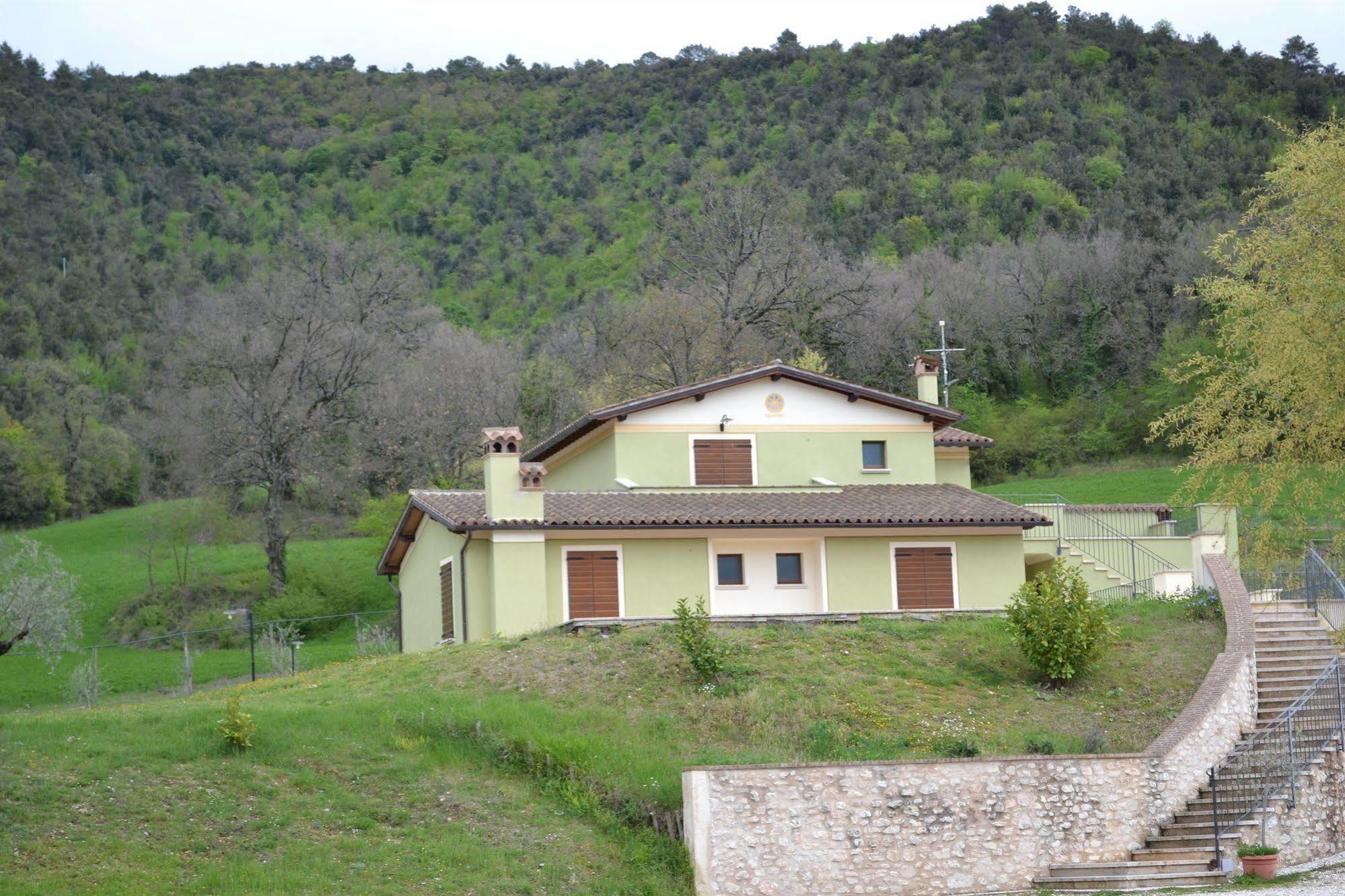 Gasthaus Valle Rosa Spoleto Exterior foto